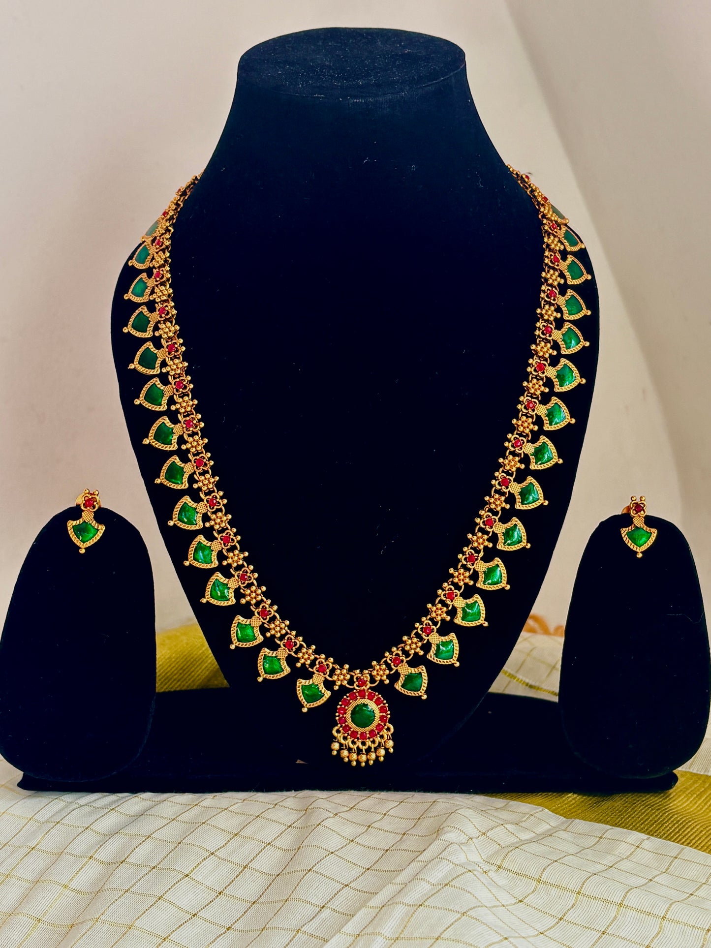 Marathaka Palakka Mala