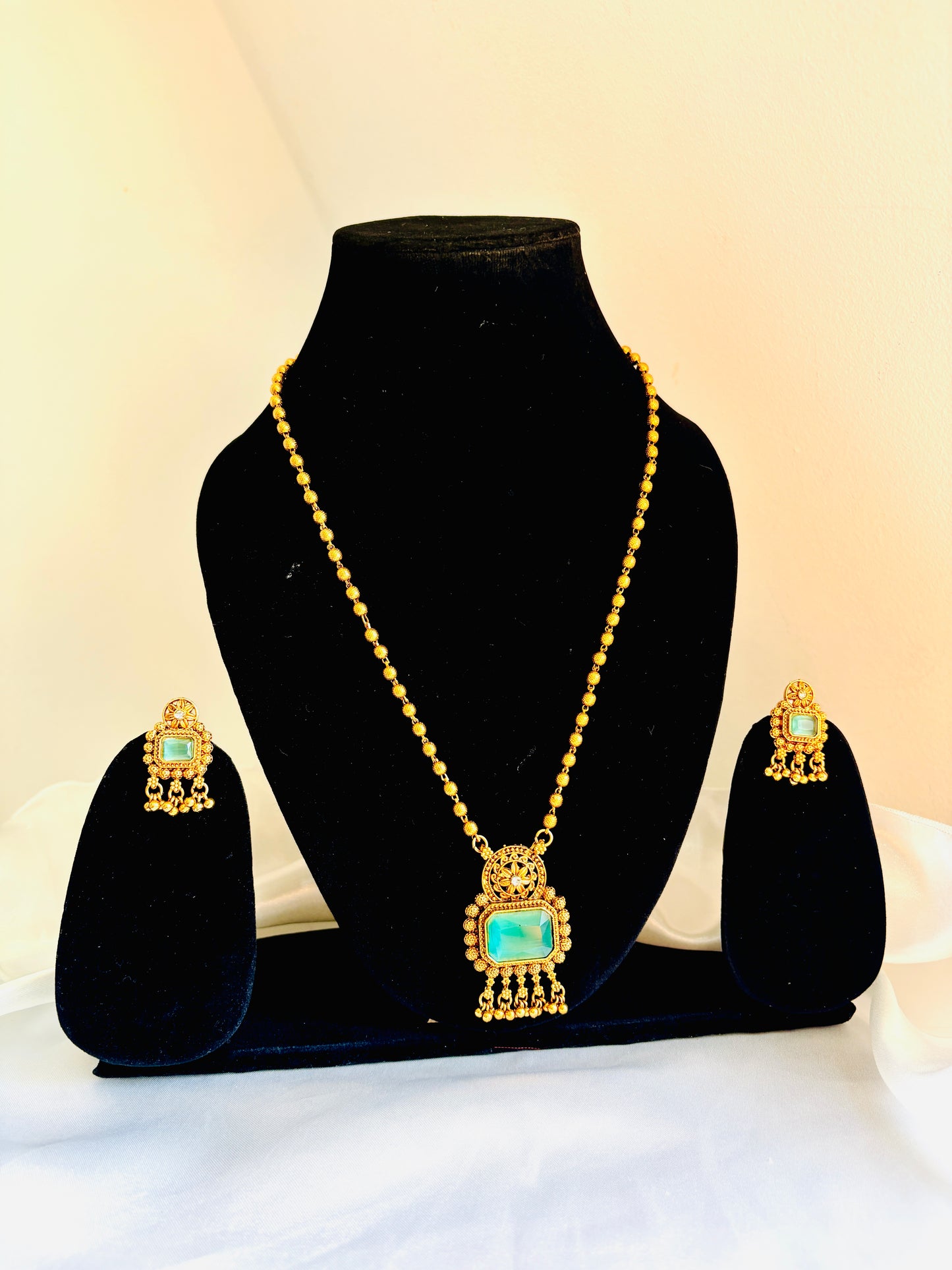 Neelambari Pendant Haaram Set