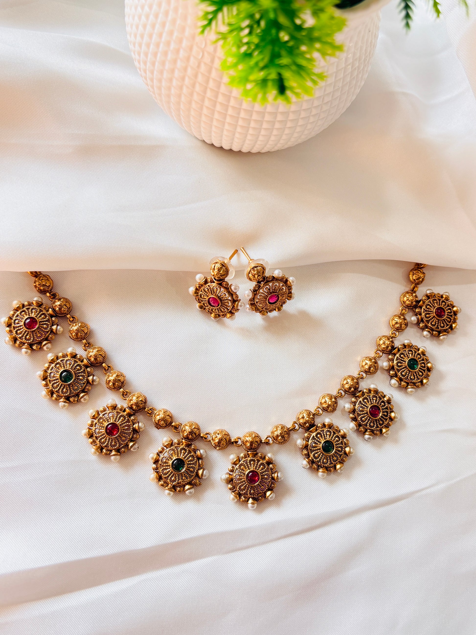 Floral Pearl Choker Set