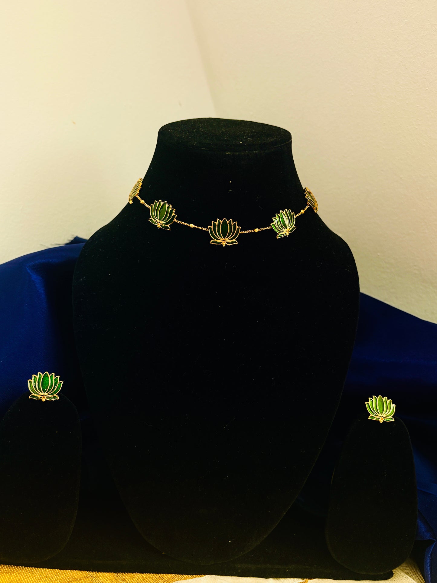 Green Lotus Choker Set