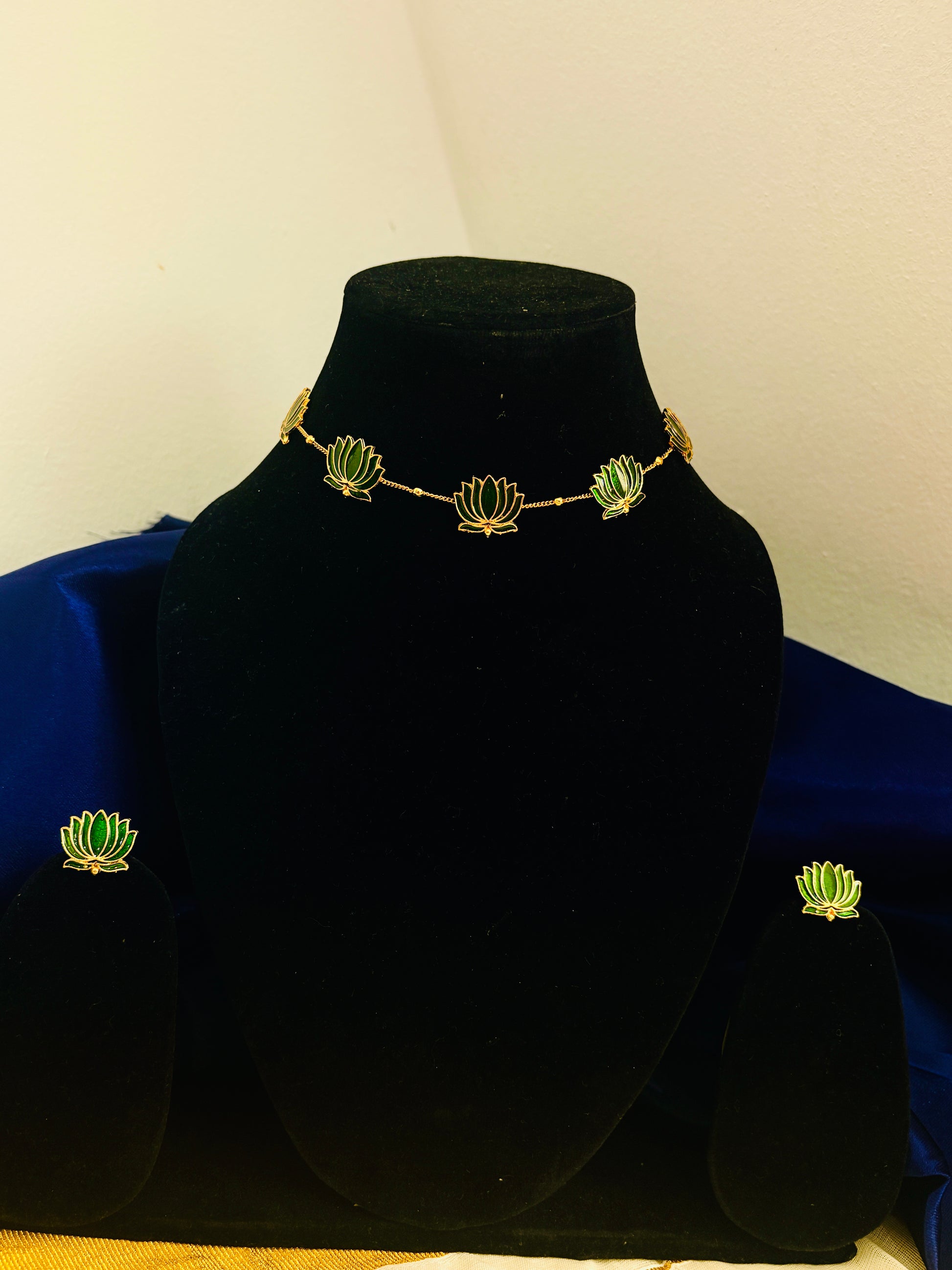 Green Lotus Choker Set